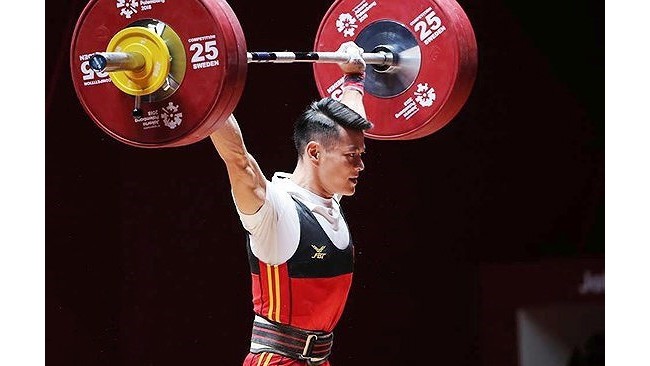 L’haltérophile Thach Kim Tuân décroche une médaille d'argent lors de la deuxième journée de compétition des 18es ASIAD. Photo : thethao.sggp.org.vn