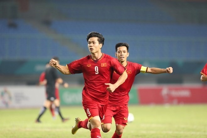 Công Phuong a marqué le seul but à la 88e minute, apportant la victoire à l'équipe olympique de football du Vietnam face au Bahreïn. Photo: VNA