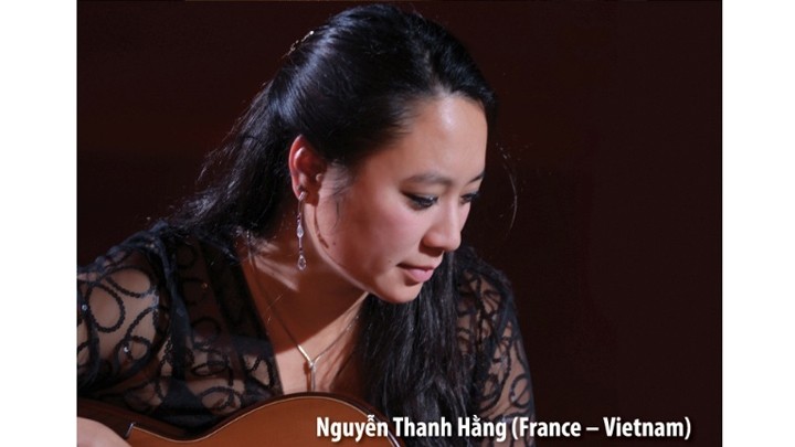 La guitariste française d’origine vietnamienne Nguyên Thanh Hang.