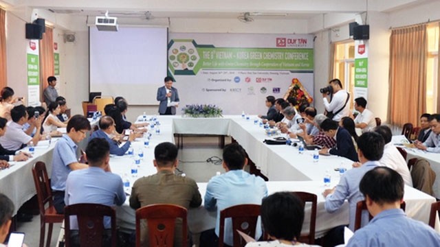La conférence « Coopération Vietnam – R. de Corée : Améliorer la qualité de vie grâce à la chimie durable ».Photo : moitruong.net.vn
