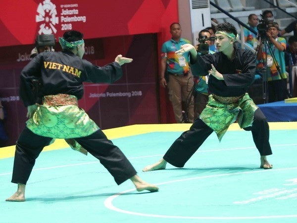 La paire Lê Hông Quân-Trân Duc Danh a remporté une médaille d'argent lors de la neuvième journée de compétition des Jeux asiatiques 2018. Photo : VNA