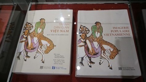 Le livre +Imagerie populaire vietnamienne+ du linguiste Franco-Vietnamien Maurice Durand, publié en janvier 2018. Photo : VNA