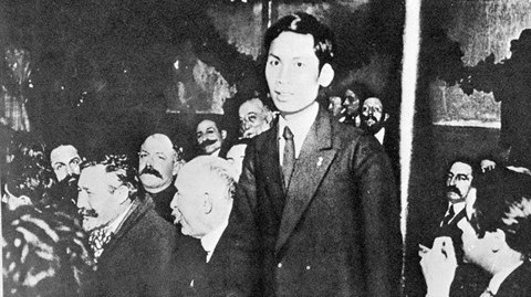 Nguyên Ai Quôc (Président Hô Chi Minh) participant aux activités révolutionnaires en France. Photo: Archives/VNA