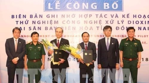 La cérémonie de publication du plan de test des technologies de traitement de l'environnement à l'aéroport de Biên Hoa. Photo: VNA.