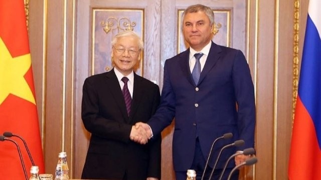 Le SG du PCV Nguyên Phu Trong (à gauche) et le Président de la Douma d’État de Russie, Viatcheslav Volodin, le 7 septembre à Moscou. Photo : VNA.