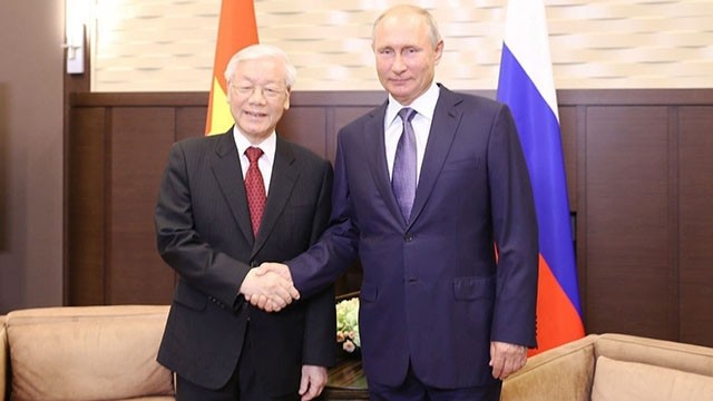 Le Secrétaire général du Parti communiste du Vietnam (PCV), Nguyên Phu Trong (à gauche), et le Président russe, Vladimir Poutine. Photo : VNA