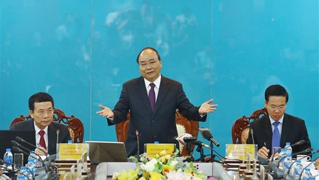 Le Premier ministre Nguyên Xuân Phuc lors de la séance de travail. Photo: VNA