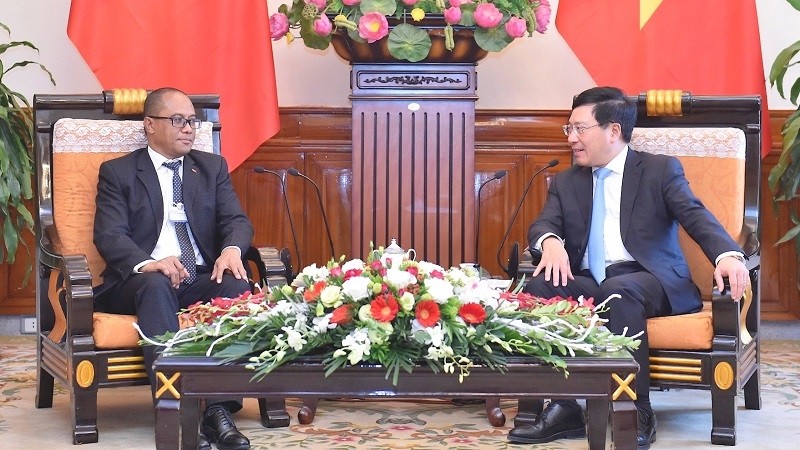 Le Vice-PM Pham Binh Minh (à droite) et le ministre des AE et de la Coopération du Timor oriental, Dionisio Babo Soares. Photo : VGP.