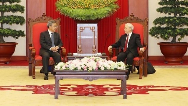 Le Secrétaire général du PCV, Nguyên Phu Trong (à droite), et le Vice-Premier ministre chinois, Hu Chunhua, le 12 septembre à Hanoi. Photo : VNA.