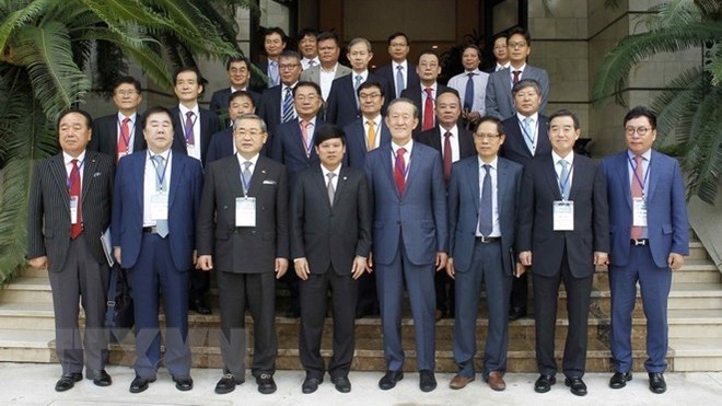 Une délégation d’entreprises sud-coréennes dirigée par le président de la Fédération des industries sud-coréennes, Huh Chang-Soo en visite de travail au Vietnam. Photo : VNA