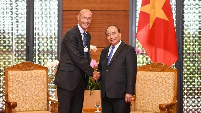 Le PM vietnamien Nguyên Xuân Phuc (à droite) et le président exécutif de Google chargé de l’Asie-Pacifique, Karim Temsamani. Photo : VGP.