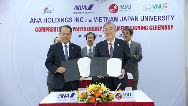 L’Université́ Vietnam-Japon signe un accord de coopération intégrale avec ANA Holdings. Photo: infonet