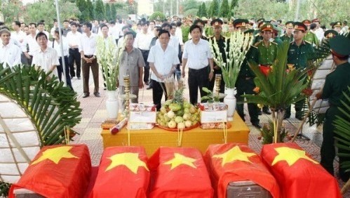 Le Premier ministre Nguyên Tân Dung a donné le feu vert à la construction des établissements d’identification d’ADN des restes de morts pour la patrie. Photo: VOV.