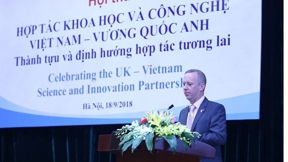 L'ambassadeur du Royaume-Uni au Vietnam, Gareth Ward, prend la parole lors d'un séminaire tenu le 19 septembre 2018 à Hanoi. sggp.org.vn