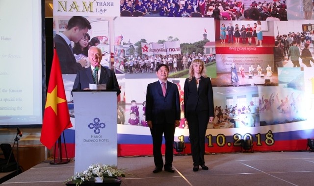 Ambassadeur plénipotentiaire russe au Vietnam Konstantin Vasilievich Vnukov lors de son allocution. Photo: Centre des sciences et de la culture russes de Hanoi.