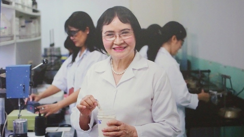 La Prof. agrégé-Dr. Nguyên Thi Hoe.