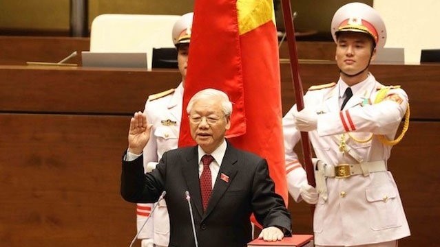 Le nouveau Président vietnamien Nguyên Phu Trong prête serment, le 23 octobre à Hanoi. Photo : VNA.