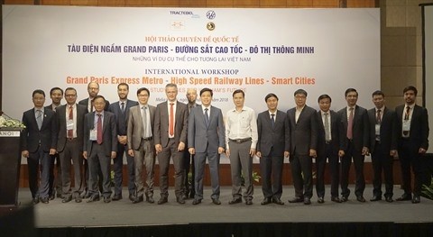 La conférence " Grand Paris Express - lignes à grande vitesse - ville intelligente et le Vietnam du futur ", le 23 octobre à l’hôtel Melia Hanoï. Photo : Dang Duong/CVN