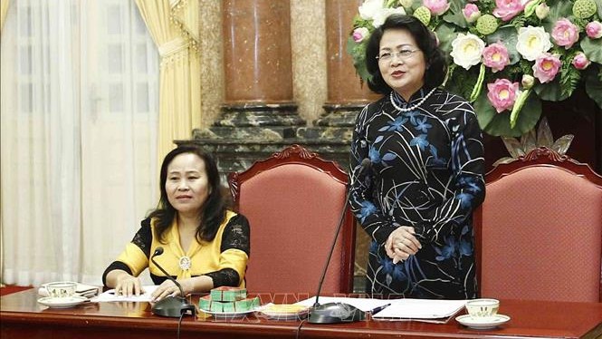 La Vice-Présidente Dang Thi Ngoc Thinh prend la parole lors de la rencontre. Photo : VNA