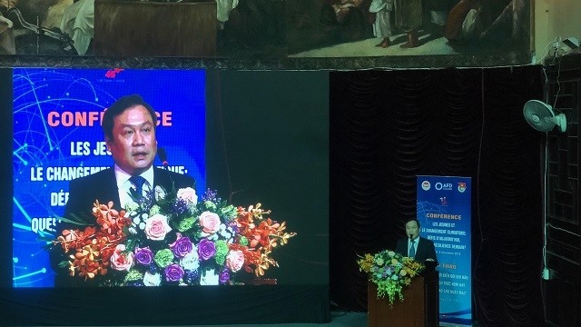 Le vice-ministre vietnamien du Plan et de l’Investissement, Vu Dai Thang, prend la parole lors de la conférence. Photo : BN/NDEL.