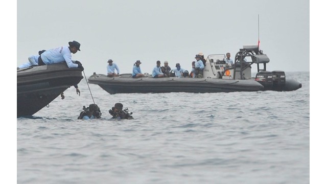 Les recherches se poursuivent en mer de Java pour retrouver les corps des victimes du crash de l'avion de la compagnie indonésienne Lion Air. Photo: VNA