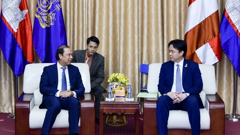 Le vice-ministre vietnamien des AE Nguyên Quôc Dung (à gauche) et l’ambassadeur cambodgien au Vietnam Prak Nguon Hong. Photo: TGVN.