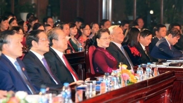  La Présidente de l’AN, Nguyên Thi Kim Ngân et  plusieurs dirigeants du Parti, de l’État, du gouvernement et des services, à la célébration en l’honneur de la Journée du droit du Vietnam 2018, le 9 novembre à Hanoi. Photo : VGP.