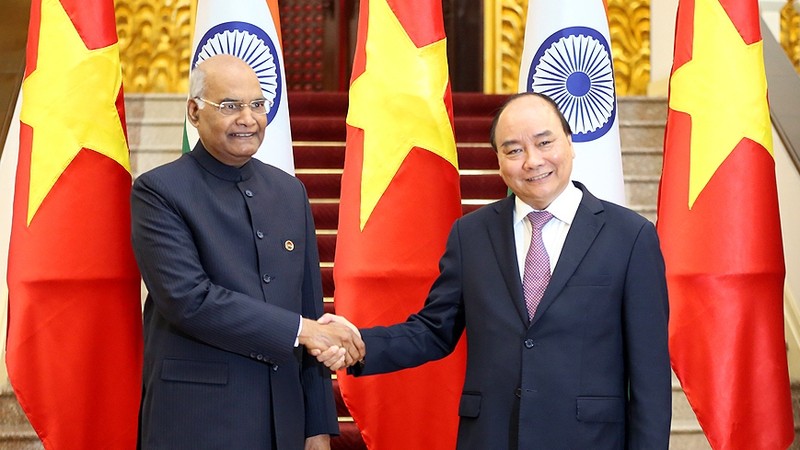Le PM Nguyên Xuân Phuc (à droite) et le Président indien Ram Nath Kovind, le 20 novembre à Hanoi. Photo : VGP.