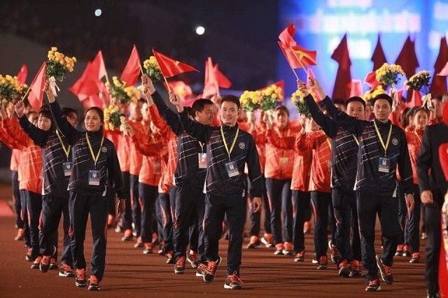 Défilé de plus de 3 000 sportifs vietnamiens lors de la cérémonie d'ouverture des 8e Jeux sportifs nationaux, le 25 novembre à Hanoi. Photo: VGP.
