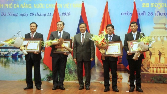 L’Ordre de la liberté de l’État laotien est décerné à quatre individus de Dà Nang. Photo : VGP