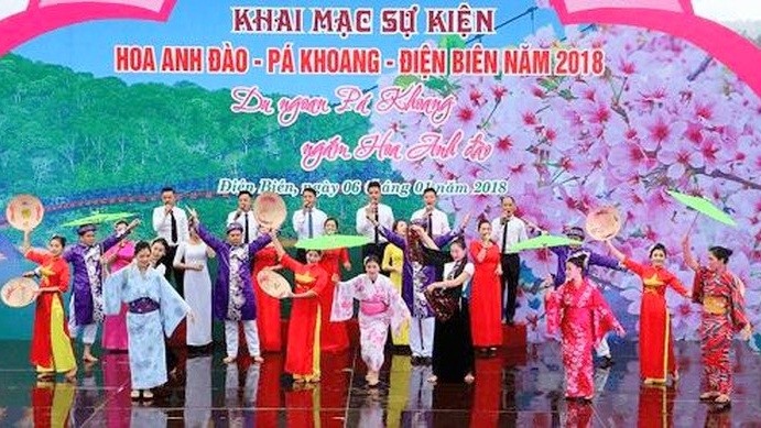 Ouverture ddu Festival "Fleur de cerisier-Pa Khoang-Diên Biên 2018". Photo: VNA.