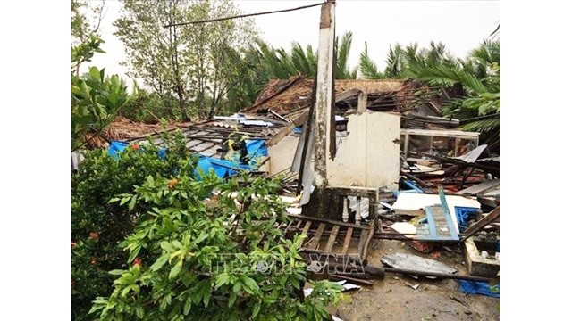 Une maison détruite dans la province de Bac Liêu (Sud) à cause du typhon Pabuk. Photo : VNA
