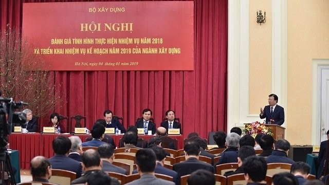 Le Vice-PM Trinh Dinh Dung prend la parole lors de la conférence tenue le 4 janvier à Hanoi du ministère de la Construction pour faire le bilan du 2018 et définir ses tâches pour 2019. Photo : VGP.