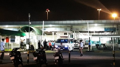 Les corps des victimes vietnamiennes sont rapatriés, le 6 janvier, à l'aéroport international de Tân Son Nhât à Hô Chi Minh-Ville. Photo : TN