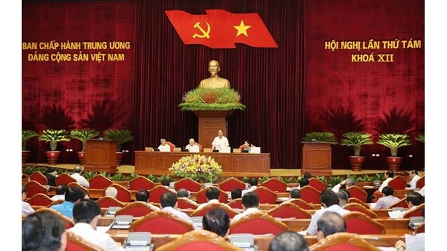  La 8e session du comité central du Parti communiste du Vietnam (PCV), XIIe législature a adopté la résolution No 36 sur les stratégies de développement durable de l’économie maritime du Vietnam. Photo: VNA 
