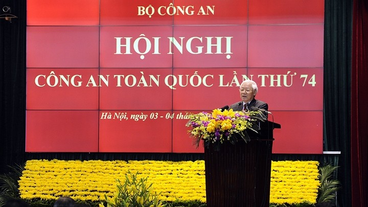 Le Secrétaire général du Parti communiste du Vietnam et Président vietnamien et le Président vietnamien Nguyên Phu Trong, prend la parole lors de la conférence. Photo : NDEL