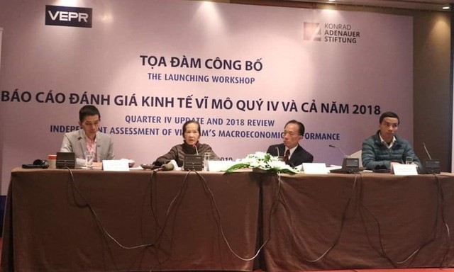 Table ronde pour publier le rapport d’évaluation de la situation macroéconomique du Vietnam durant le quatrième trimestre de 2018 et de l’année 2018. Photo : VEPR.