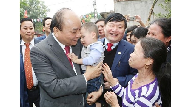 Le Premier ministre visite des habitants de Hung Yên à l'occasion du Têt traditionnel. Photo : VNA