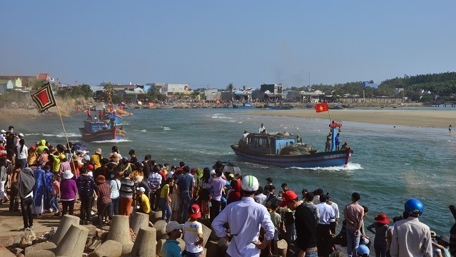 Les pêcheurs de Sa Huynh vont au large. Photo: NDEL. 