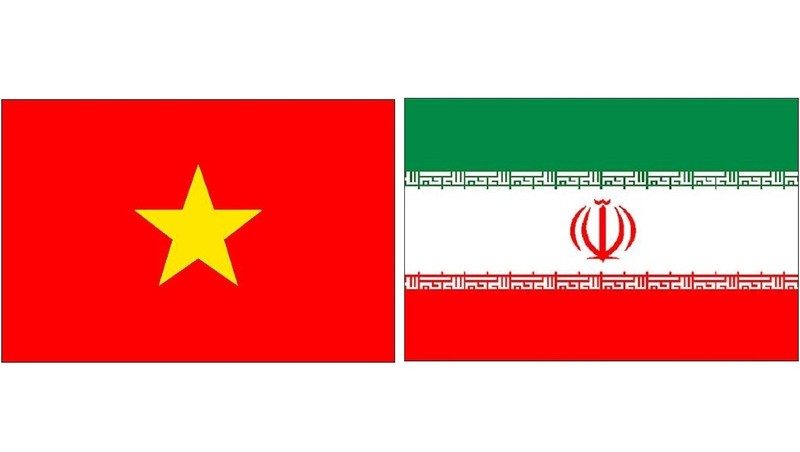Drapeaux du Vietnam et d'Iran. Photo : NDEL.