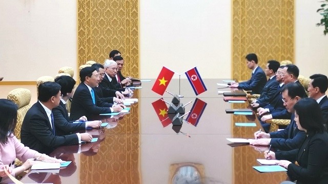 Entretien entre les deux chefs de la diplomatie du Vietnam et de la RPDC, Pham Binh Minh et Ri Yong-ho, à Pyongyang. Photo : VGP.