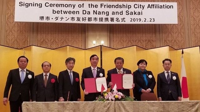 Cérémonie de signature du pacte de ville d'amitié entre Dà Nang et Sakai. Photo : baoquocte.