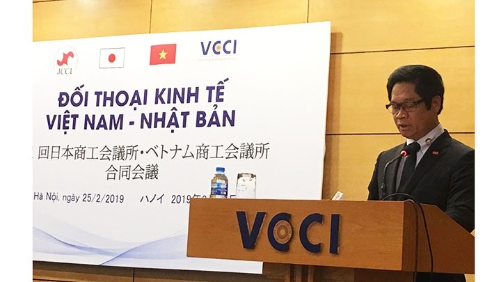 Le président de la VCCI Vu Tiên Lôc s'exprime lors du dialogue économique Vietnam - Japon. Photo : thegioitiepthi.vn