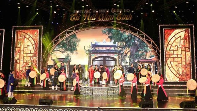 Représentation du spectacle « quan ho » de Bac Ninh. Photo: VNA