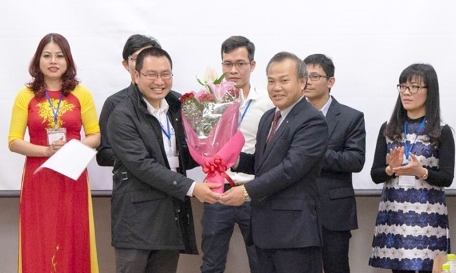 L’ambassadeur du Vietnam au Japon, Vu Hông Nam (à droite), et le président de l’Association des Vietnamiens dans la préfecture d’Aichi, Lê Anh Son. Photo : VNA.
