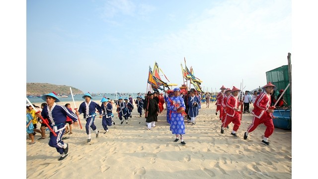 La procession d’accueil du génie de Nam Hai. Photo : VGP