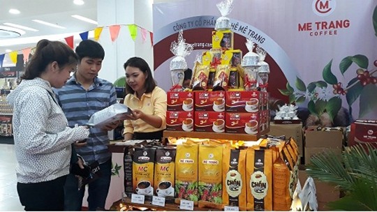 Les produits de café de Mê Trang sont intéressés par les consommateurs. Photo : baokhanhhoa.vn