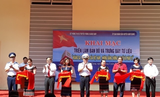Cérémonie d'ouverture de l’exposition « Hoàng Sa, Truong Sa du Vietnam - les preuves historiques et juridiques » à Quang Nam. Photo : NDEL.