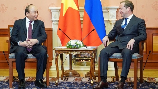 Le PM vietnamien Nguyên Xuân Phuc (à gauche) et son homologue russe Dmitri Medvedev, lors d'un entretien le 22 mai à Moscou. Photo : VGP.