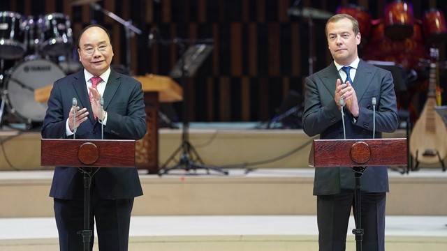 Le PM vietnamien Nguyên Xuân Phuc (à gauche) et le PM russe Dmitry A. Medvedev. Photo : VGP. 